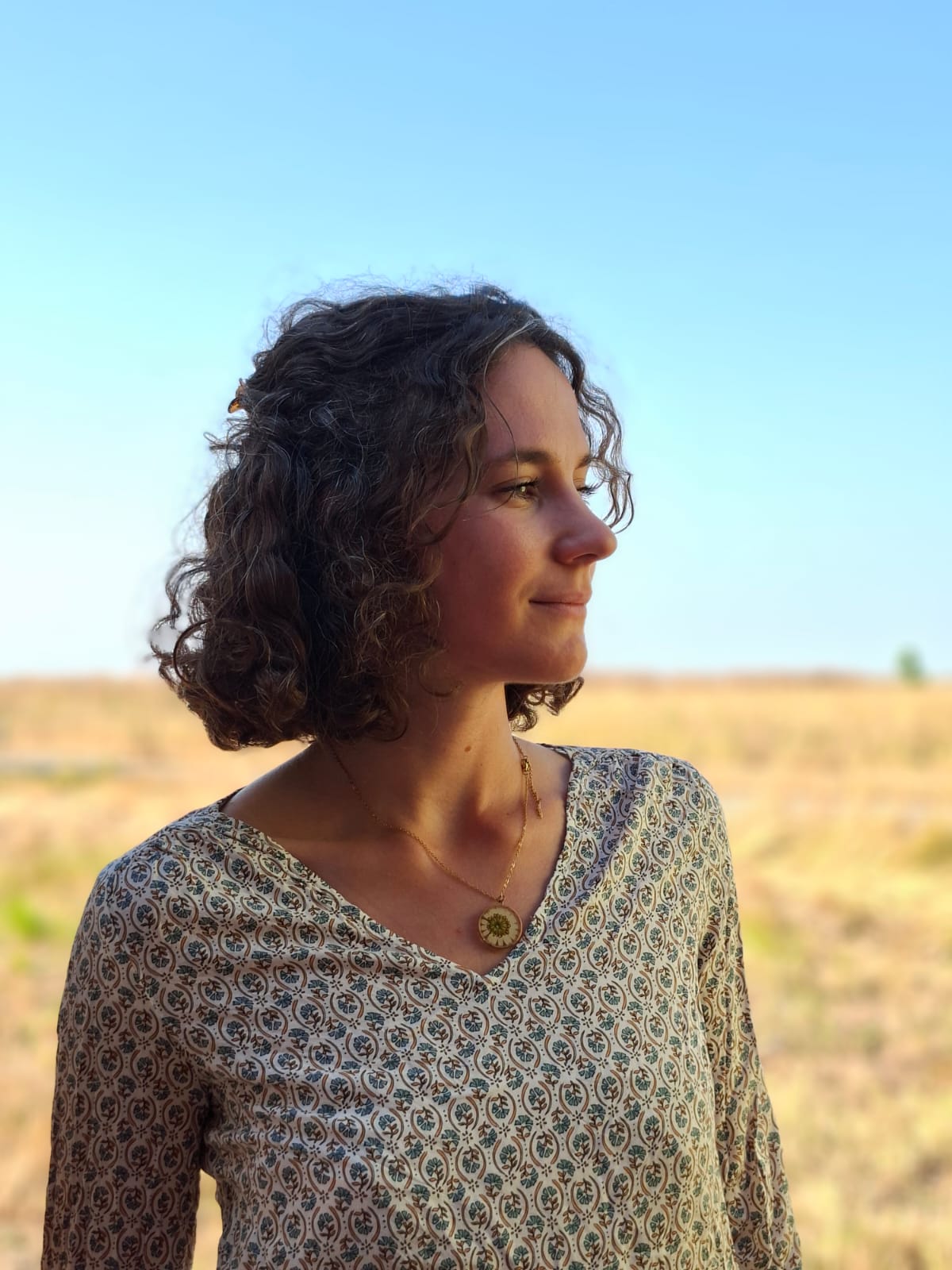 Portrait de la naturopathe et praticienne massage bien-être dans son cabinet à Toulouse